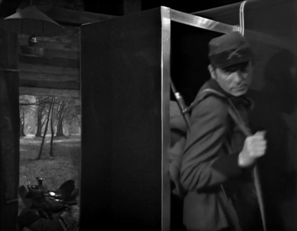 WhoHats's tweet photo. Hatbox. #SIDRAT #WhoHats #TheWarGames #DoctorWhoOnTwitch #DoctorWho https://t.co/QdefKYhgFA