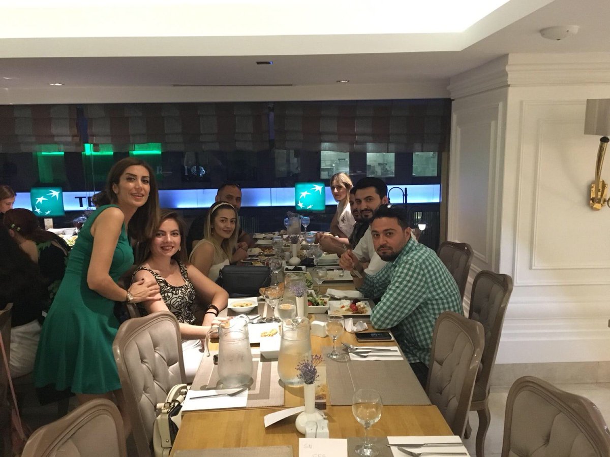 Dostlarla iftar ve süpriz 😊🎻🎂🎼🍾 (@ DoubleTree by Hilton Hotel Izmir - Alsancak - @doubletreeizmir in İzmir) swarmapp.com/c/bKLjsN3lboF