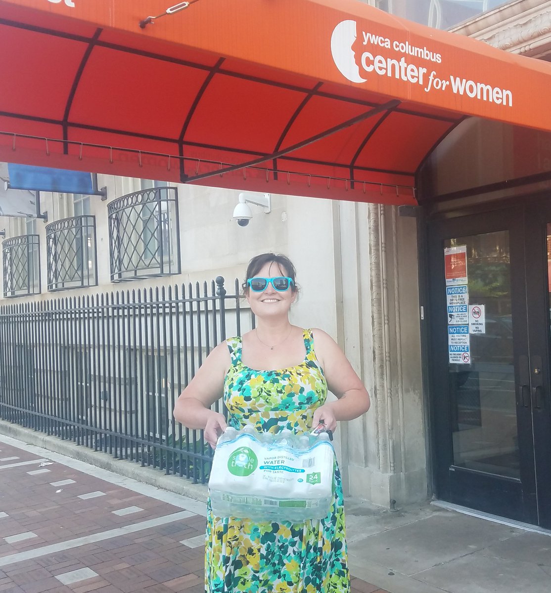 FreshSocialWork's tweet photo. Great to support the @ywcacolumbus in their work with women and families faced with many challenges, including stable housing.

Learn more about our hydration project on our website. 

#YWCA #Homeless #HomelessNotHelpLess #FreshSocialWork #SocialWork #WeAreSocialWorkers https://t.co/YGKX0cDwUw