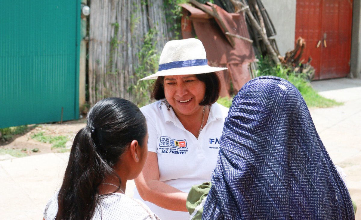 Ma_DeFatima's tweet photo. Seguimos recorriendo nuestro Distrito con gran entusiasmo; hoy llevamos nuestras propuestas de campaña a Santa Lucía Ocotlán. #DeFrenteAlFuturo https://t.co/dOzt2uArqd