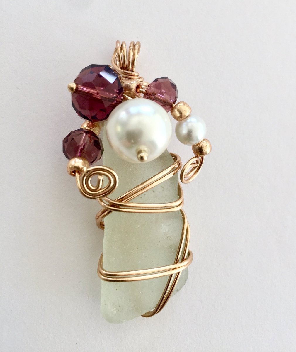 beachbobbles's tweet photo. #SeaGlass #Pendant #beach #elegant #GiftForHer https://t.co/WIB2GCeFHB
