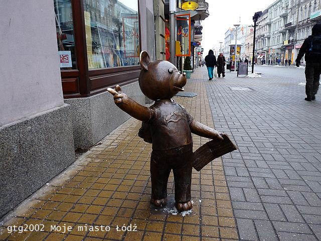 абе во Полска има мало спомениче на мечето Ушко how FUCKING cool is that!?!