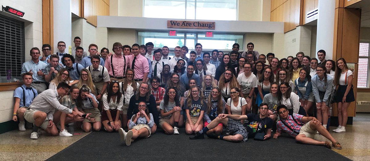 chaug2019's tweet photo. WHUDDUP 2nd lunch!!! here r ur pics from nerd&amp;throwback day. 👩‍🏫🔙 https://t.co/EOKMEp86Hw