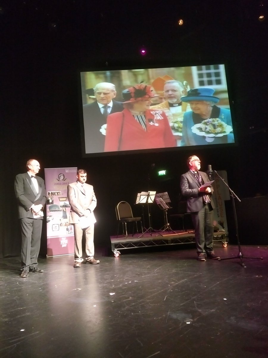 CCLeicsPolice's tweet image. Fun evening celebrating the @LeicsLieutenant 's #FinalFling with @CityMayorLeic @FightBach @RutlandLL @davidrmmonteith @Aggerscricket @MonWRL @CJStafford01 @NikolaiFoster @CurveLeicester @LOROSHospice @trebleonetrust
