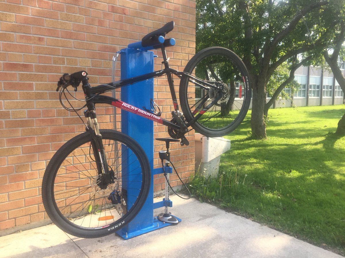 CorriganClass's tweet photo. Pumped after my first use of the new bike repair stand. #ccipround #biketowork #communitypartners #plus1 @CCI_SCDSB @MrKBellteacher @CwdCyclingClub https://t.co/a3GWMvIFiz