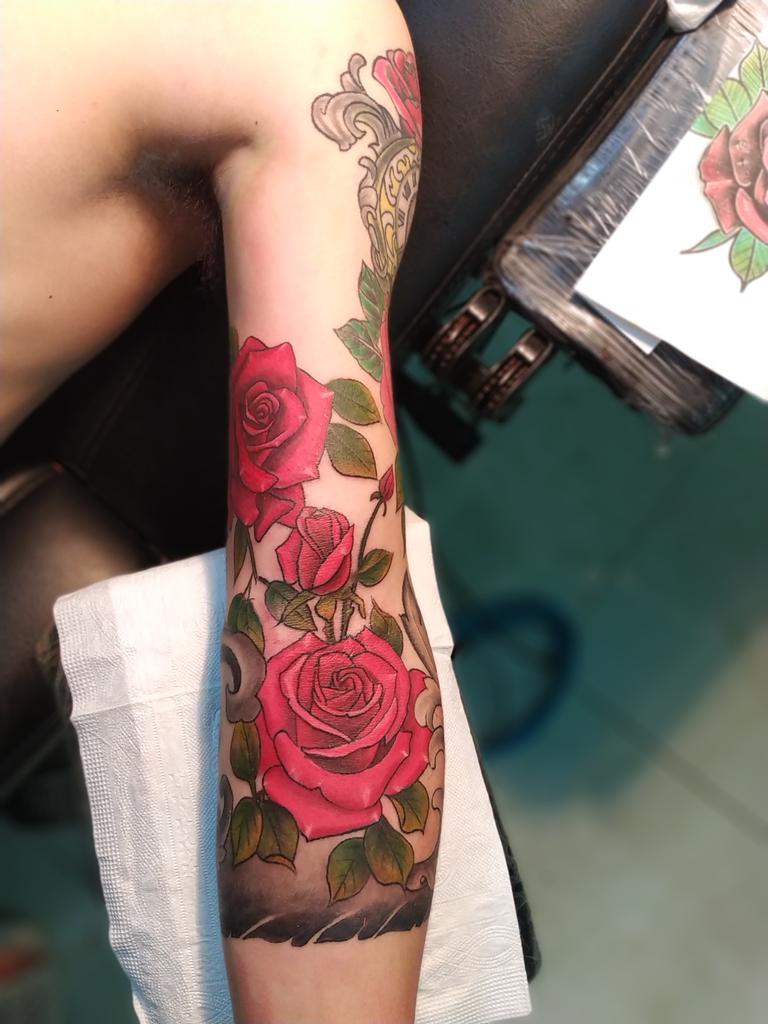 TieuLong8686's tweet photo. #Rose tattoo
#tieulong tattoo
#xamhinhnghethuat
#0985552986 https://t.co/uPi64O9a38