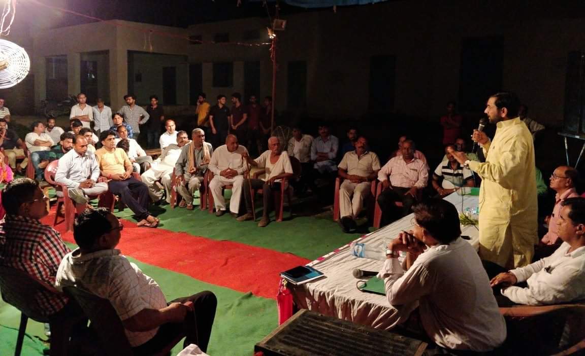 isomendratomar's tweet photo. सुप्रभात मित्रों, बीते दिन मैं ग्राम स्वराज अभियान के अंतर्गत ग्राम जुर्रानपुर में आयोजित ग्राम चौपाल कार्यक्रम में सम्मिलित हुआ।
#Somendratomar #Bjp #Meerut #Chopal #Juranpur #Modi ji #Yogi ji #उत्तरप्रदेश #cmyogi https://t.co/Y904JVF41z