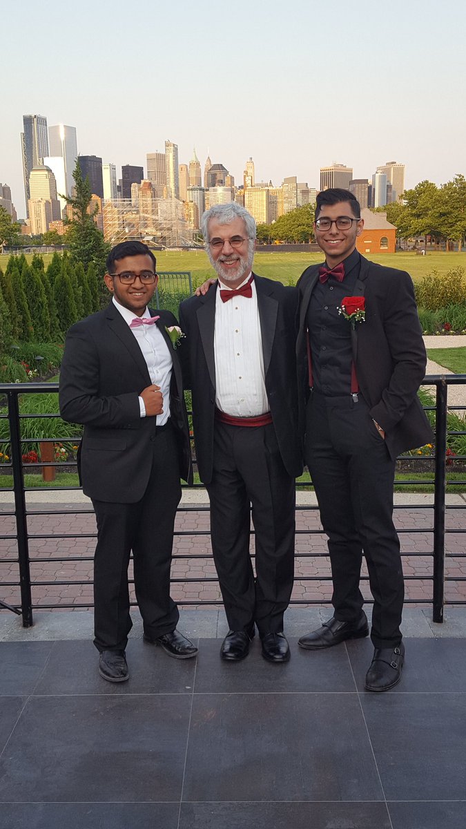 OakleyMCVTS's tweet photo. Everybody looking good at #EcoProm!
#Prom2018
#EdisonAcademy https://t.co/wKxjMnXfB9