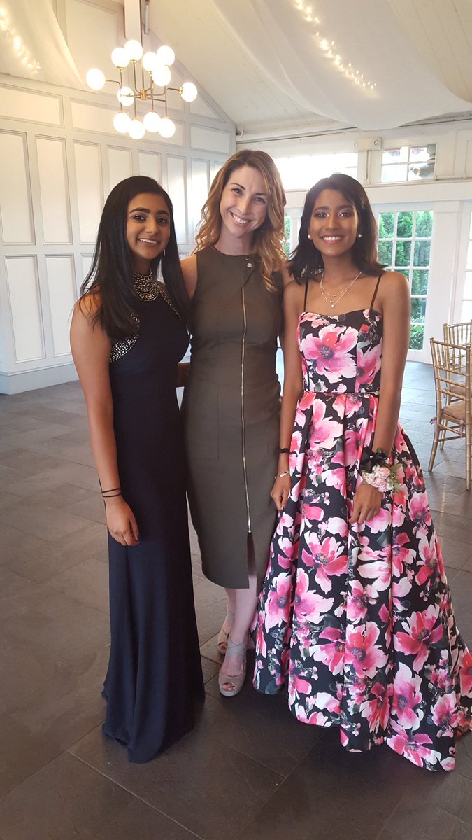 OakleyMCVTS's tweet photo. Everybody looking good at #EcoProm!
#Prom2018
#EdisonAcademy https://t.co/wKxjMnXfB9