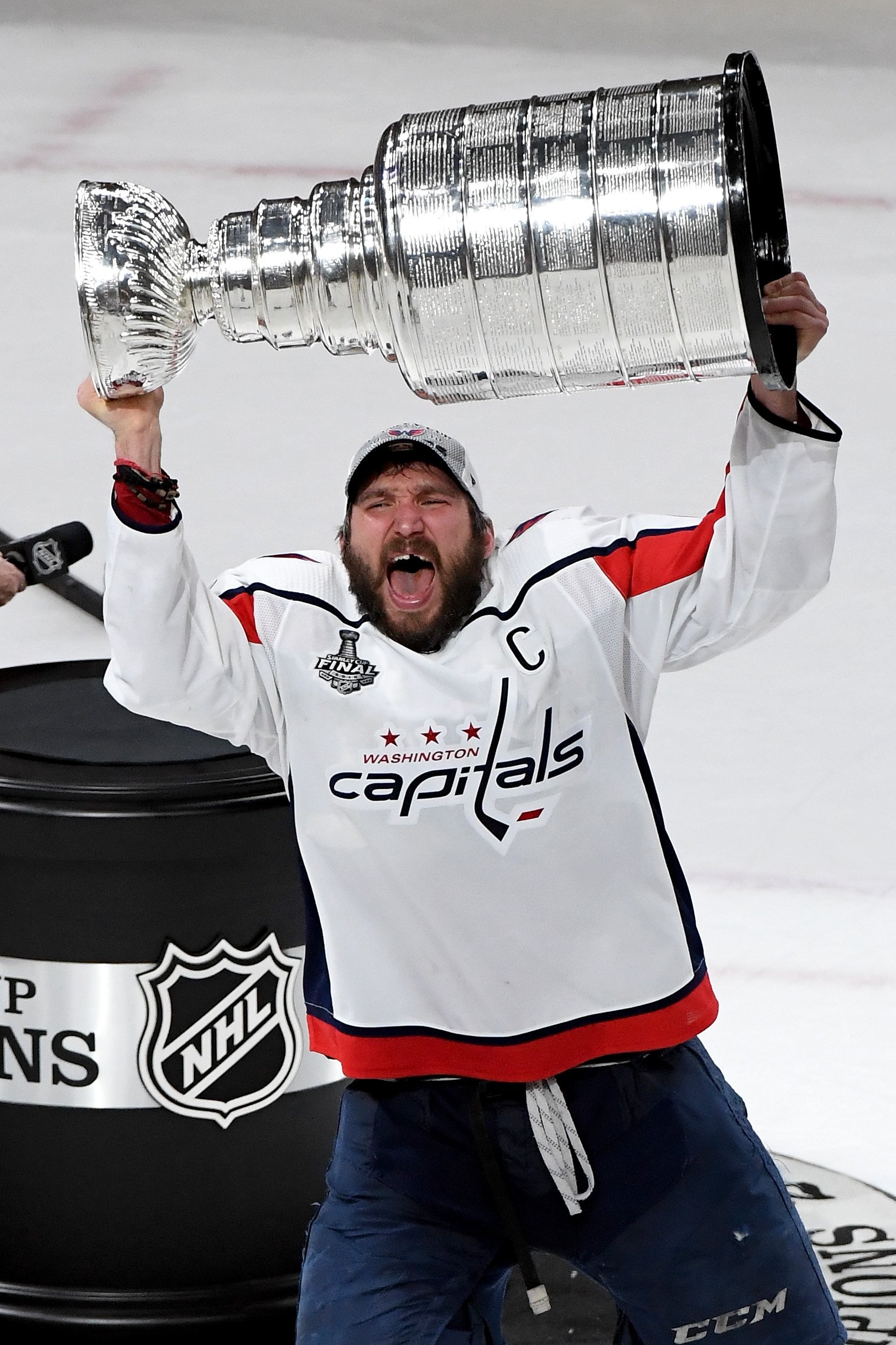 Omg, this box full of Capitals championship gear includes a mini