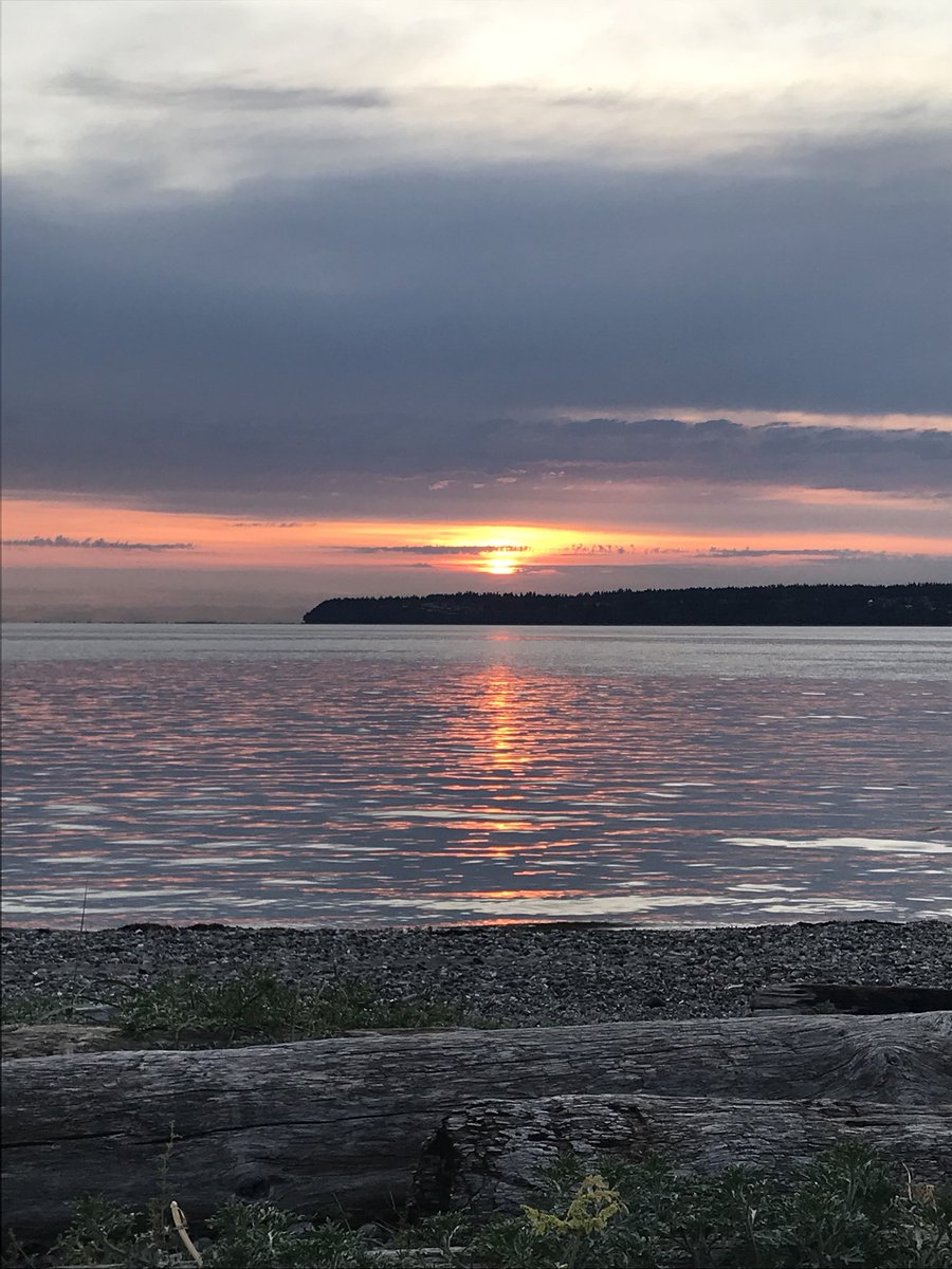 Rogue_swimmer's tweet photo. Beautiful sunset last night. π
#sunset #abcevolve https://t.co/u48Caw3tqK