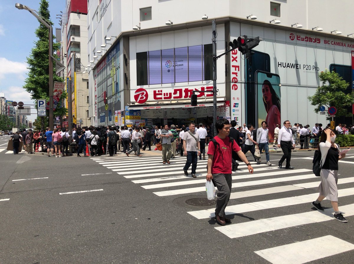 シスカ クライン 秋葉原通り魔事件でよく献花が映るビックカメラ 当時ソフマップ 前 レアポケモンが出現中のようでマスコミとポケモンマスターが入り乱れてる 現場からは以上です