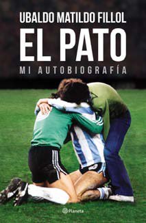 serjavren's tweet photo. @ArgFutbolRetro Ese día debuta @ubaldofillol en @elpatolibro cuenta que ese día Santoro no quiere atajar por Carnevali y le pide a Fillol que él no lo haga. El Mariscal Perfumo lo llama a la habitación al Pato y le da una lección de amor a la celeste y la blanca que le quedará grabado de x vida. https://t.co/Z0cAdbsNVE