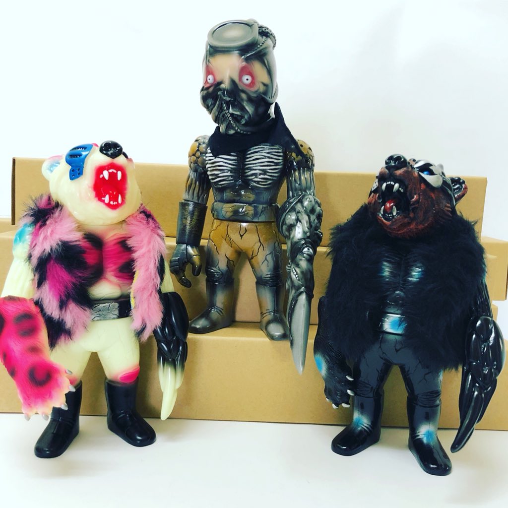 kevin74991's tweet photo. 一門三傑
#希望遊戲
#realxhead
#atomaamaresura
#goccodo
#toyisthelife
#bearosman
#海女
#sofubi
#sofvitoy
#designertoy
#RHND
#gid
#ttf2016
#dcon2016
#photoshoot
#photography https://t.co/fxxAAimdmN