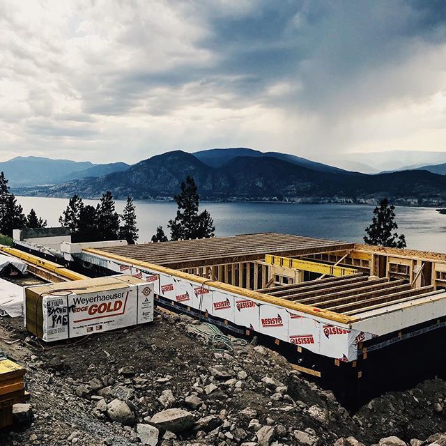 BarnettHomes's tweet image. Main Floor Going On! #qualitybuilt #qualityhomes #okanaganlifestyle #vancouver #calgary #customhomes ift.tt/2xSaN9M