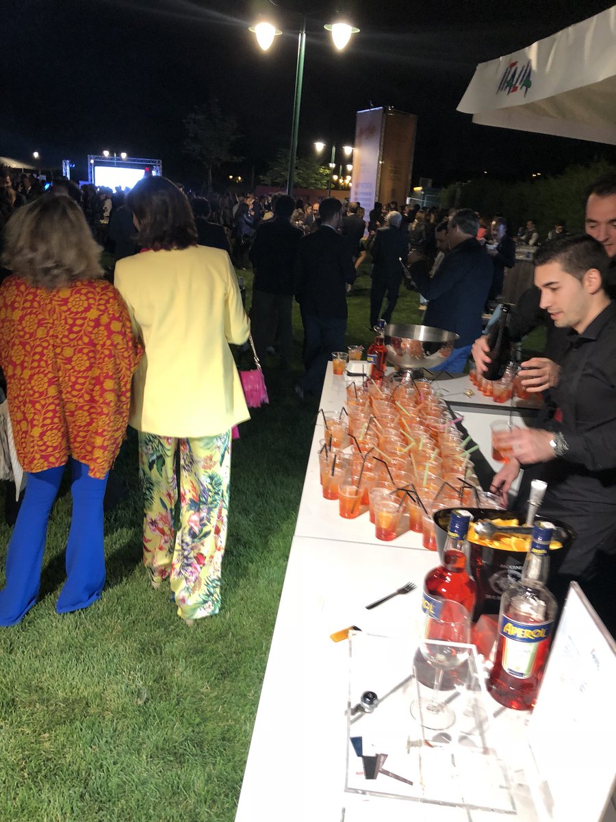 jpiedrahita's tweet photo. Si en #elsol2018 de Bilbao faltaban este finde pasado anunciantes (que no estudiantes), aquí en los #PremiosMKT sí que estaban todos! 👌 Enhorabuena a la @asociacionMKT y sus patrocinadores y partners, también los medios del sector. Gran noche! Gracias de verdad! https://t.co/RyusEv22Oy