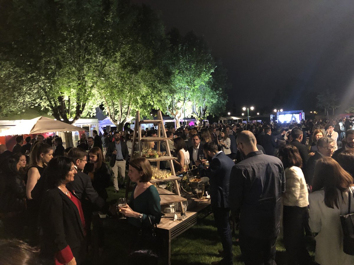 jpiedrahita's tweet photo. Si en #elsol2018 de Bilbao faltaban este finde pasado anunciantes (que no estudiantes), aquí en los #PremiosMKT sí que estaban todos! 👌 Enhorabuena a la @asociacionMKT y sus patrocinadores y partners, también los medios del sector. Gran noche! Gracias de verdad! https://t.co/RyusEv22Oy