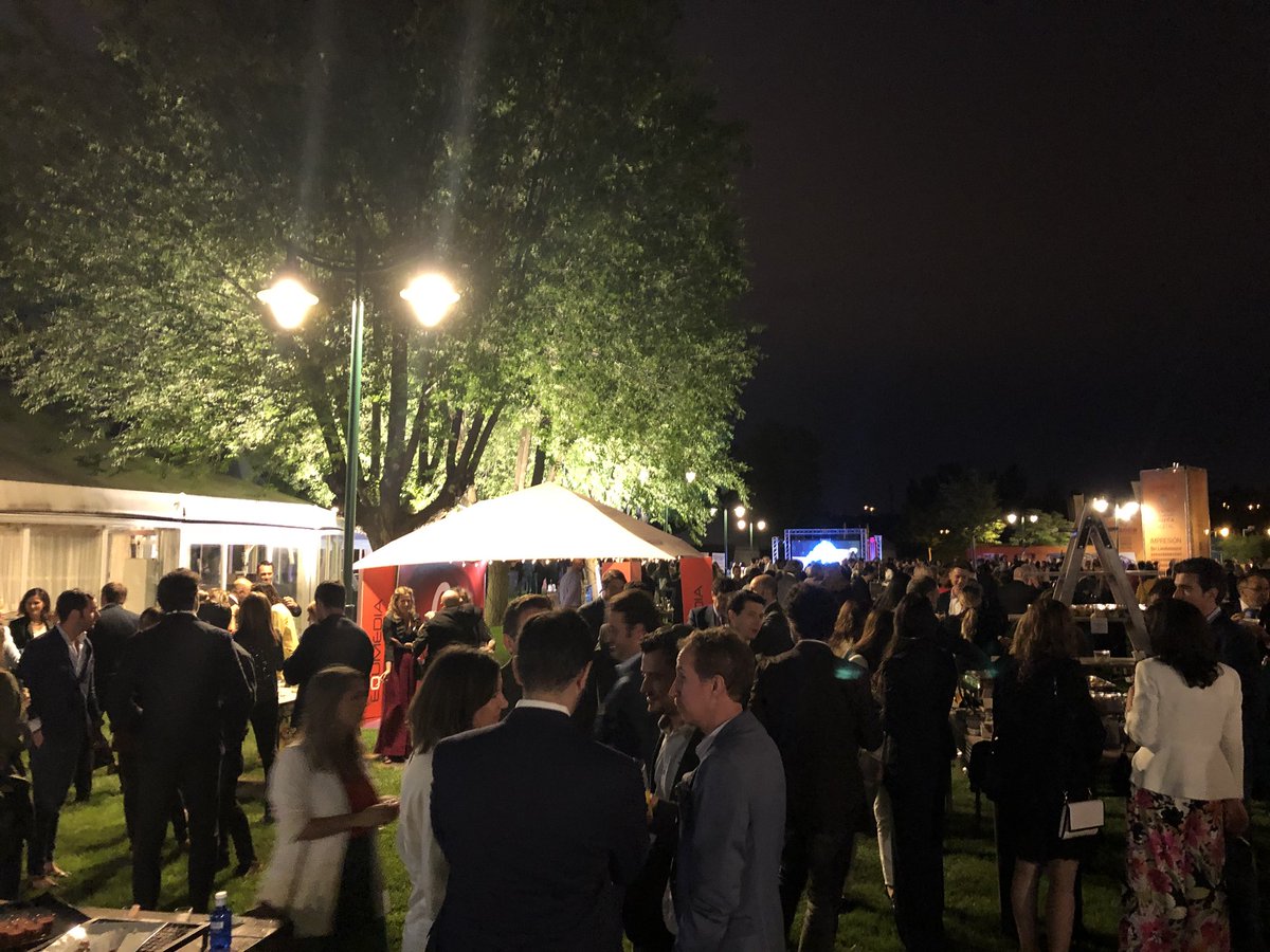 jpiedrahita's tweet photo. Si en #elsol2018 de Bilbao faltaban este finde pasado anunciantes (que no estudiantes), aquí en los #PremiosMKT sí que estaban todos! 👌 Enhorabuena a la @asociacionMKT y sus patrocinadores y partners, también los medios del sector. Gran noche! Gracias de verdad! https://t.co/RyusEv22Oy