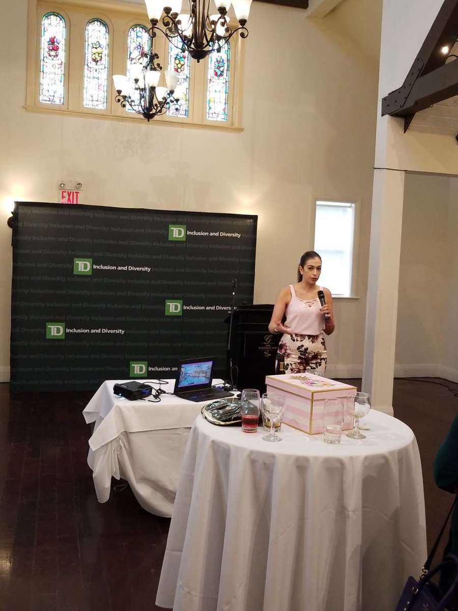 A special evening hosted by @AIacobelli_TD celebrating Women In Leadership and supporting <a href="/shoeboxcanada/">The Shoebox Project</a> who make a difference for women in need. <a href="/TD_Canada/">TD (Canada)</a> Metro teams put together almost  1000 boxes!! Amazing! Great to have <a href="/KatieZeppieri/">Katie Zeppieri</a> share her experiences.