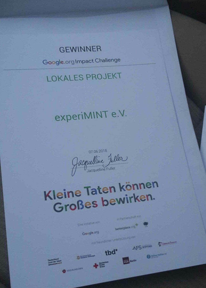wingman_paust's tweet photo. Wollt ihr mal was cooles sehen? @Google #experiMINT #KleineTaten https://t.co/Wc7IEfzgCq