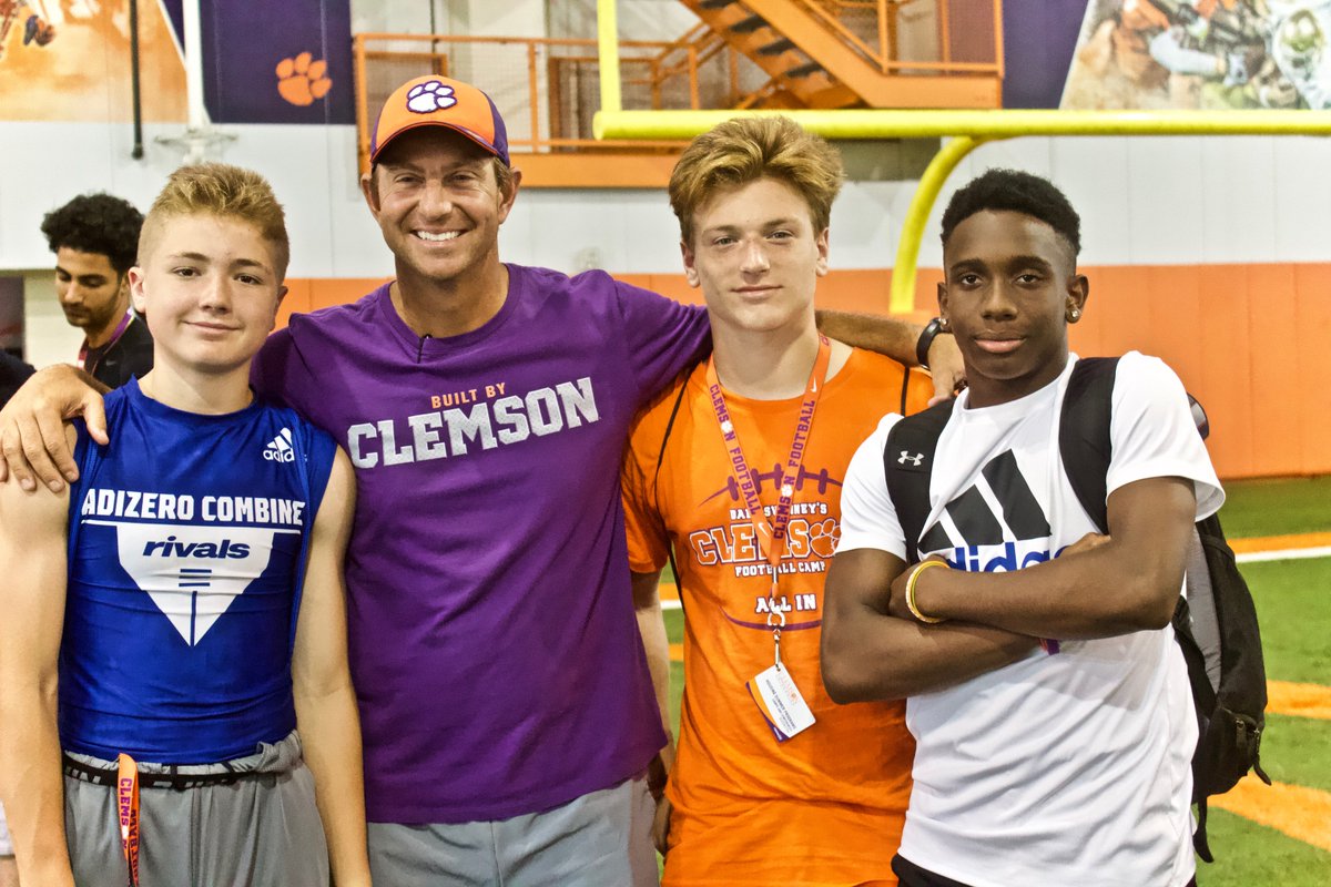 Amandadhendrix4's tweet photo. These #etowah boys had a great time #daboswinneyfootballcamp at Clemson..  #dreambig #clemson @billyhendrix44 @adams_remington and Will Pailthorpe!!!  We are so proud of them... so much heart, work ethic and love for the game! https://t.co/hCDVLe4brR