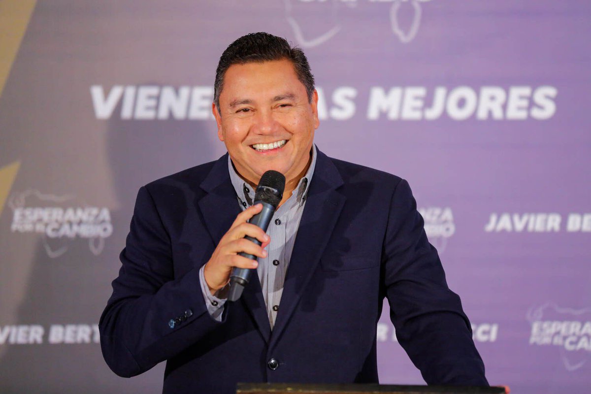 ElCambioVE's tweet photo. Seguiremos creciendo como estructura política. La sociedad venezolana está enferma de odio por eso vamos a reconstruir a #Venezuela y seguiremos trabajando aun por aquellos que nos adversan. #EsperanzaPorElCambio https://t.co/97k5fYUNgo