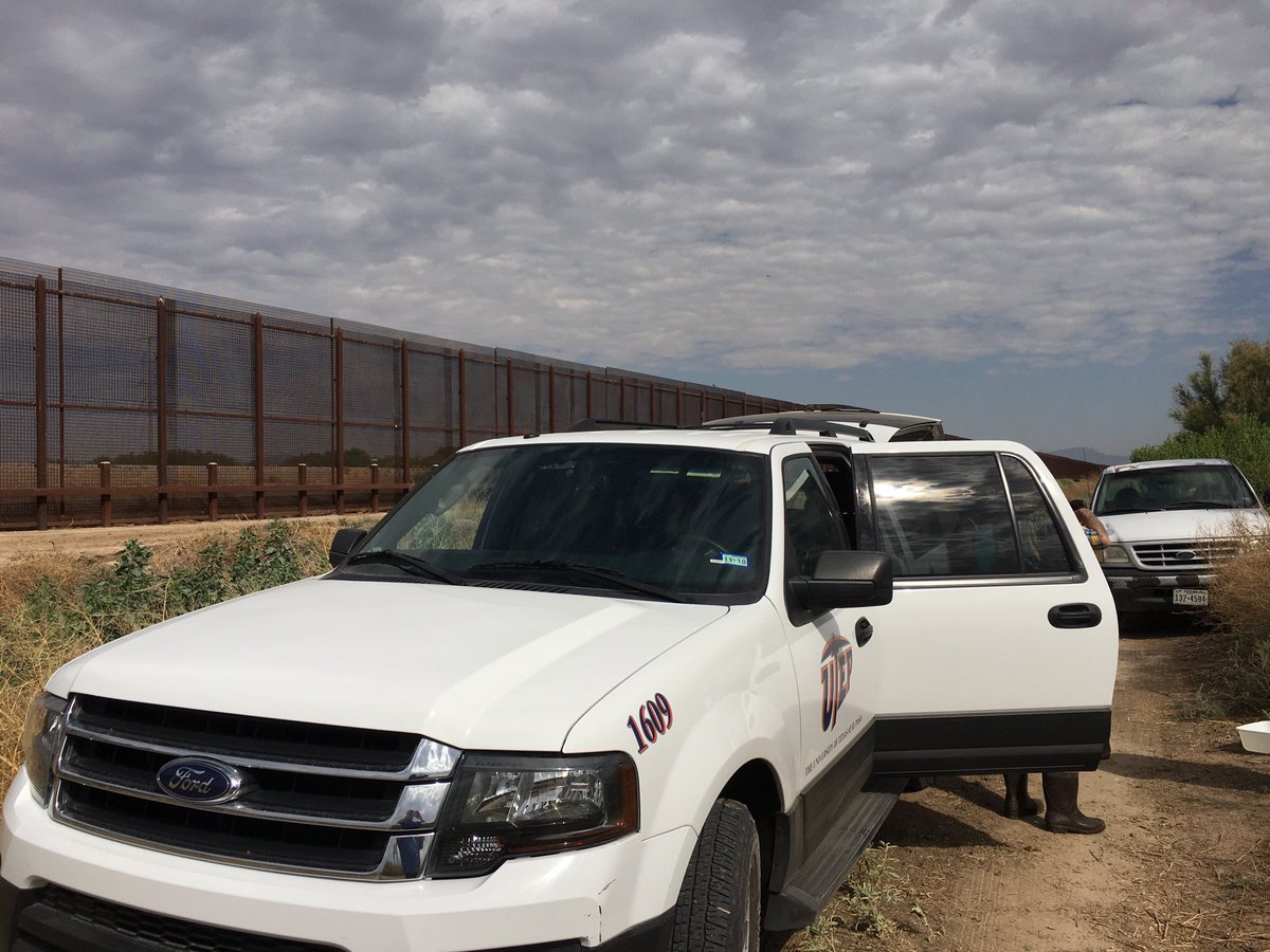 davidallenyoung's tweet photo. At the US/Mexico border in the Wetlands with the UTEP van. Ironically it is Bush’s wall that is stopping the Tumbleweeds from crossing over. #StemGrow https://t.co/pB96oR6lVI