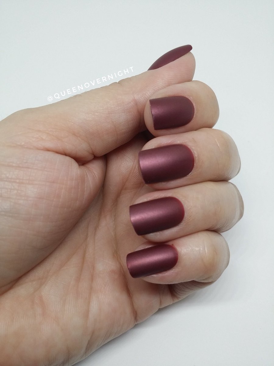 QueenOvernight's tweet photo. The appeal of matte nails. 😍
Do you put top coat or matte nail polish? 💅

#nails #unhas #uñas #bblogger #bbloggers #Beauty #beleza #Belleza #lbloggers #beautyblogger #nailart #irishbloggers #BankHoliday #instabeauty #nailsofinstagram #salon #nailsalon #mattenails #shade https://t.co/L9uNBQNeoO