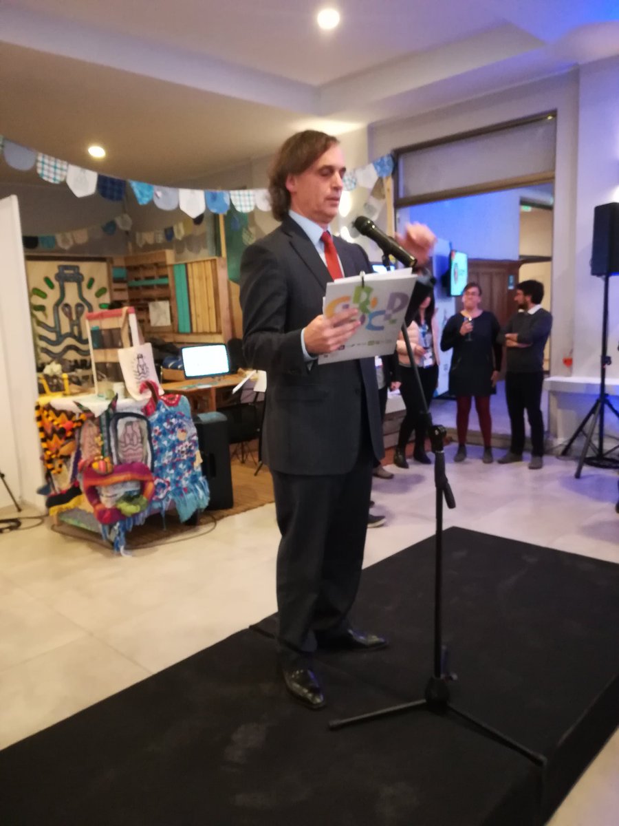 encuentrocrcp's tweet photo. [Ahora] Ceremonia de clausura del #22ee "La charla de hoy es es una prueba de que la Región de Valparaíso puede llegar a ser líder en términos de conocimiento", explica @PierpaoloZF https://t.co/Q8O0ElFNyB