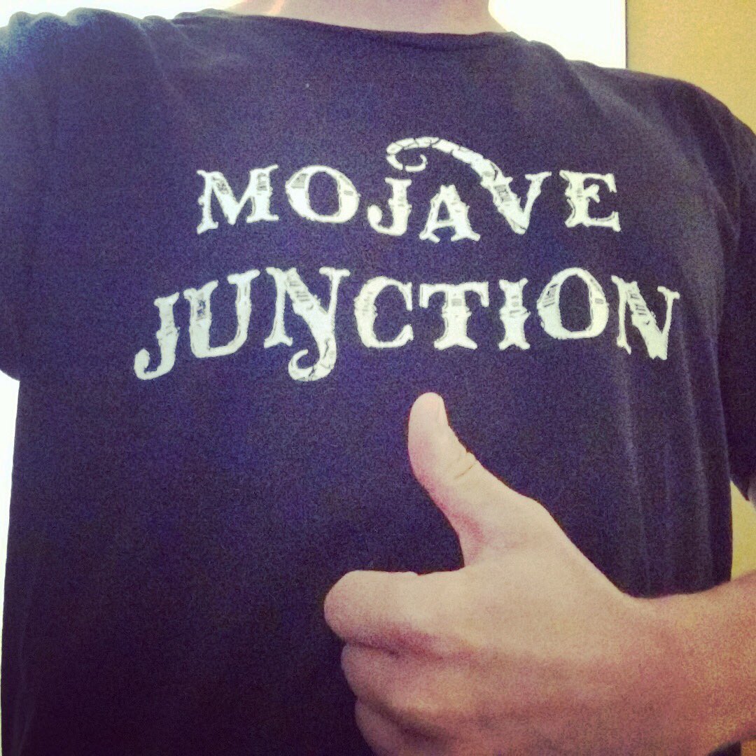 MojaveJunction's tweet photo. #mojavejunction tee spotted lurking around #Hollywood! ::: streaming now on @DIRECTV @ShortsTVUS &amp; @StreamletteHQ #SupportIndieFilm https://t.co/scOKpqsjYB