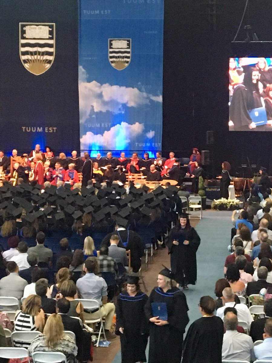 Bookishblunoser's tweet photo. Well @katiestrong did it! #ubclassof2018 So proud of you π https://t.co/XpUfAPsULP