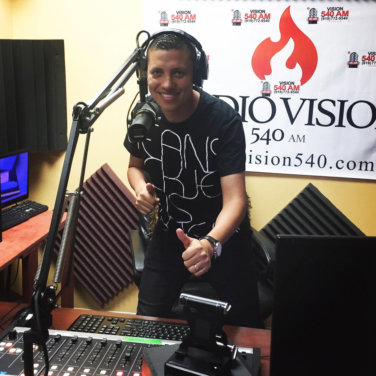 Joshua_Colombia's tweet photo. En entrevista por #radiovisión540am en el programa #DeDiosEsElPoder desde #raleigh #northcarolina #usa este fin de semana estaré ministrando en #iglesiabautista #victoriaencristo #battleboro #ministeriointernacional #joshuacolombia https://t.co/imSJLYxKn3