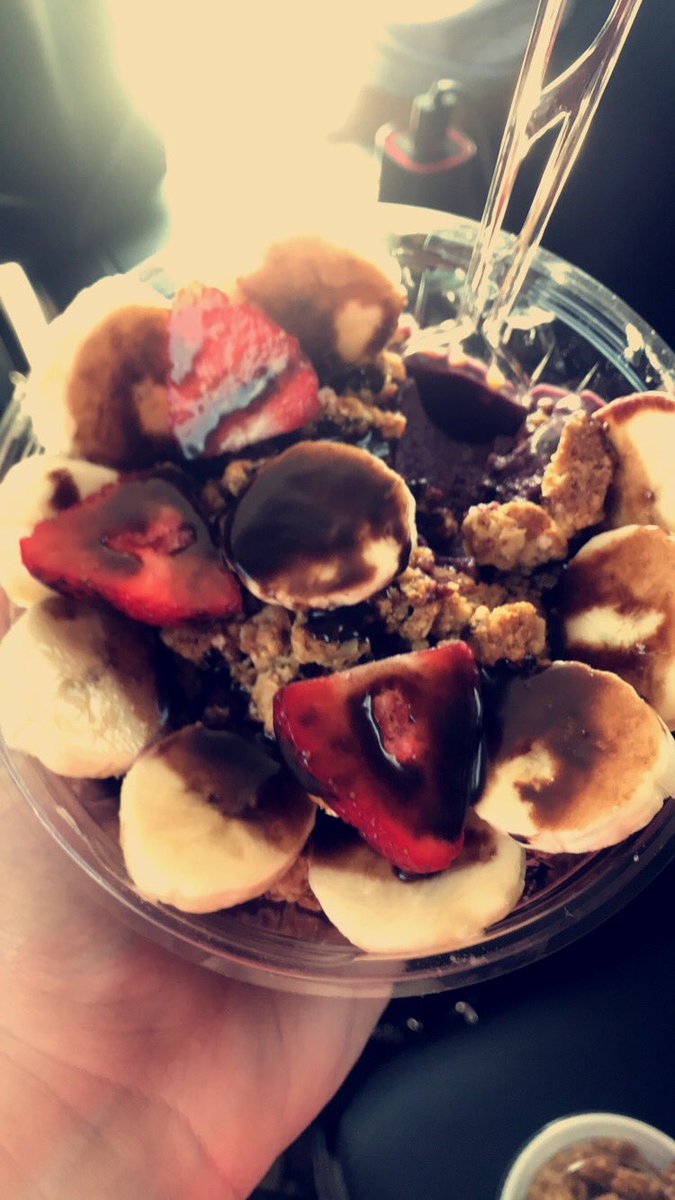 amanda_sharpe21's tweet photo. @island_smoothie day 5 of #islandsmoothie #sofreshsogood #obx @kendallnicholem @tiffanys06 https://t.co/5htgpQylVn