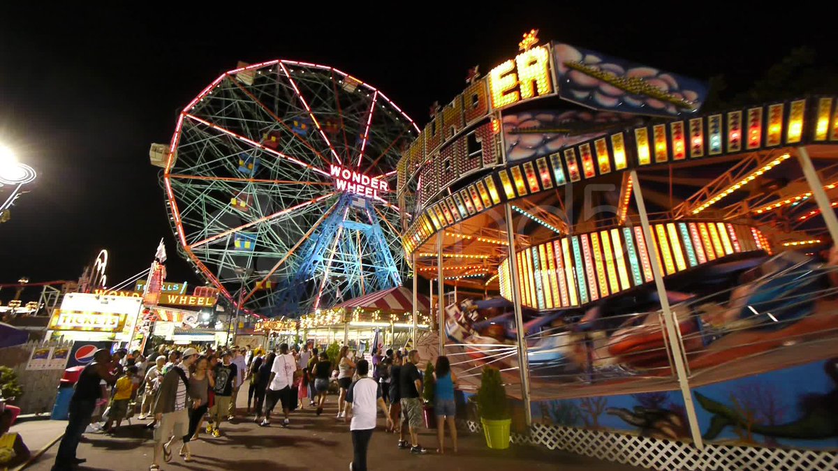 ( Brooklyn , NY): Coney Island !! DO NOT SLEEP on this place. It’s fun as a kid but for a date ? B O M B. Walk the boardwalk , make your date win you some stuffed animals , share a funnel cake , pretzel whatever. Also fire for a photo op
