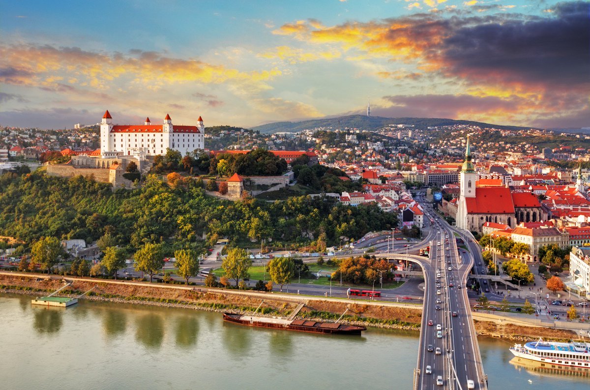 Paises_Here's tweet photo. #Eslováquia - #RepúblicaEslovaca #SlovenskáRepublika #Slovensko #Slovenská #Slovakia #Bratislava #Prešporok #Pressburg #Preßburg #Pozsony #Posonium #Europa #Europe #Descubra #Discovery #Conheça #GetToKnow #Viagens #Travels #Viagem #Trip #Viajar #Travel 🇸🇰🌍 https://t.co/XUINI5OHbt