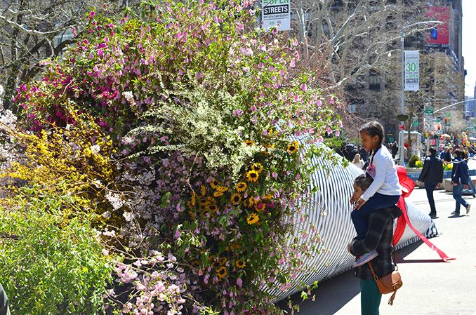 studio_1619's tweet photo. A flower bouquet fit for a giant, literally. #studio_1619 #largerthanlife #bigbouquet 
 https://t.co/KYcqGU6im9 https://t.co/ztyfeRpBll
