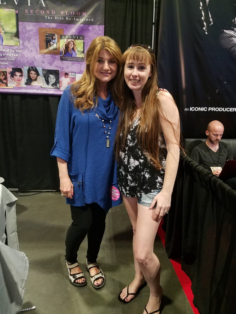 Sue_NashvilleRN's tweet photo. Cardiac nurse at night fan girl by day. 27 hours no sleep and going strong. Great day at #CMAFANFAIR #CMAFANFEST met and hugged @DeltaRae @Mandrell_Irlene #Sylvia https://t.co/4MXm7iVLzm