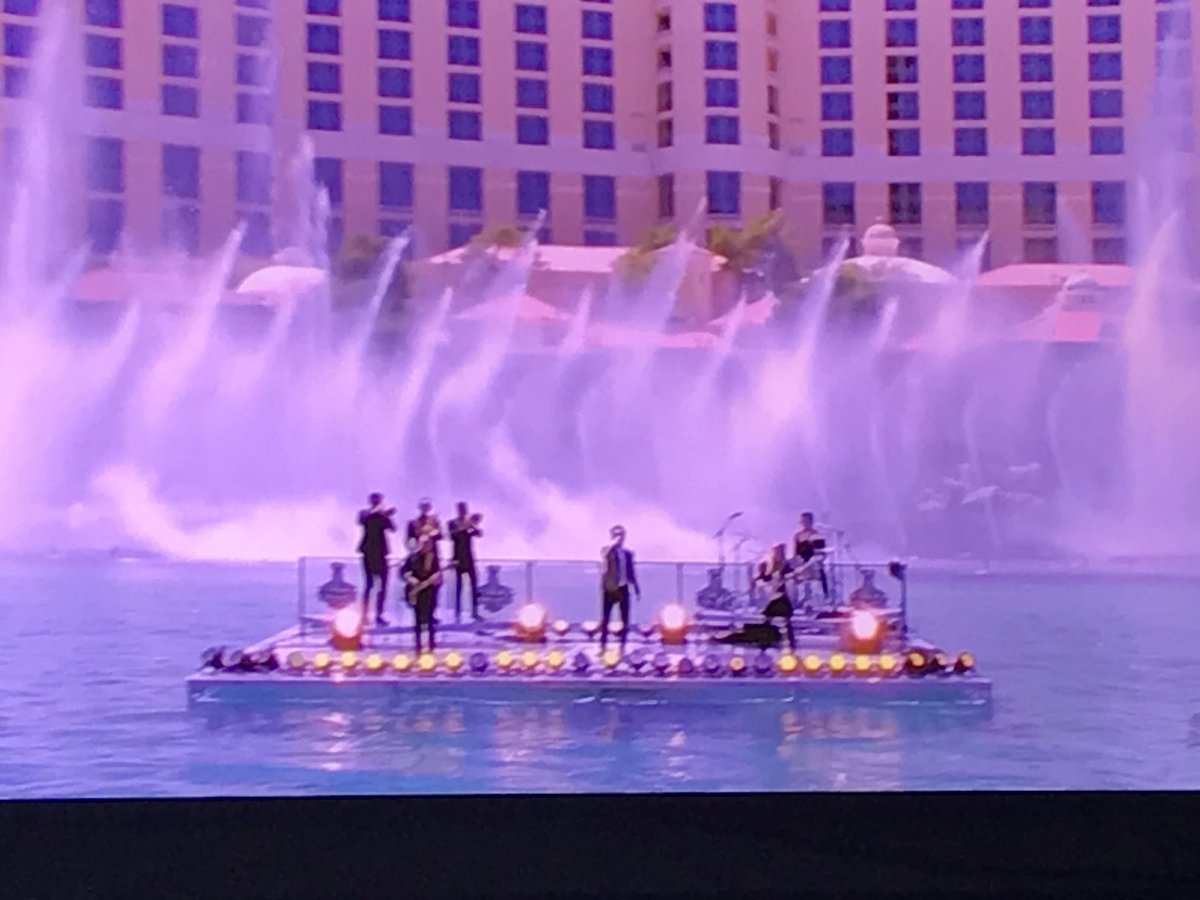 janssenkyle's tweet image. This is the lamest thing I’ve ever seen. #AirGuitar #FakePlaying #NoAmps