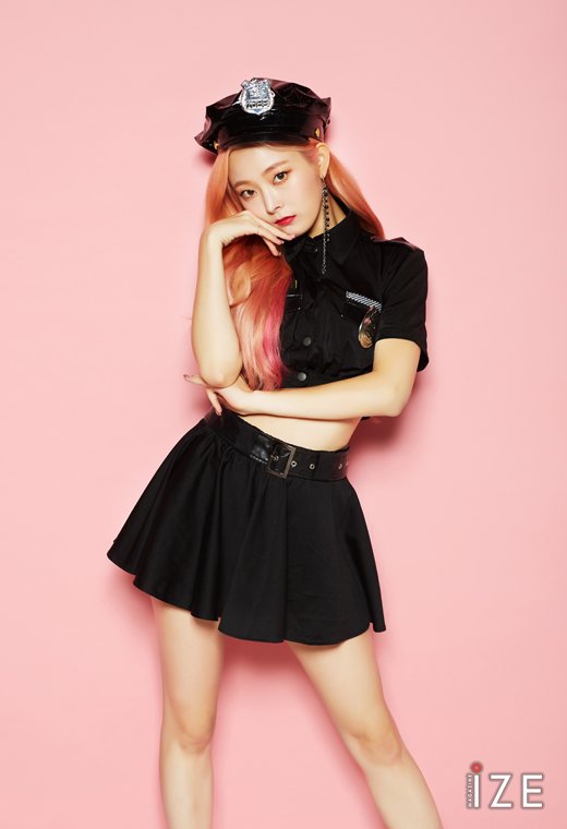 izemag's tweet photo. 프리스틴V│은우 “뻔한 사랑 얘기는 싫어요.” by 글 박희아, 사진 이진혁

걸그룹 프리스틴의 유닛 프리스틴V의 앨범 ‘Like a V’의 V는 빌런(Villain)이라고 한다. 그리고 그들의 노래는 악당들이 무대 위에서 날뛰는 ‘네 멋대로’다.

https://t.co/rCEWlnf9yk https://t.co/LTNZDncptS