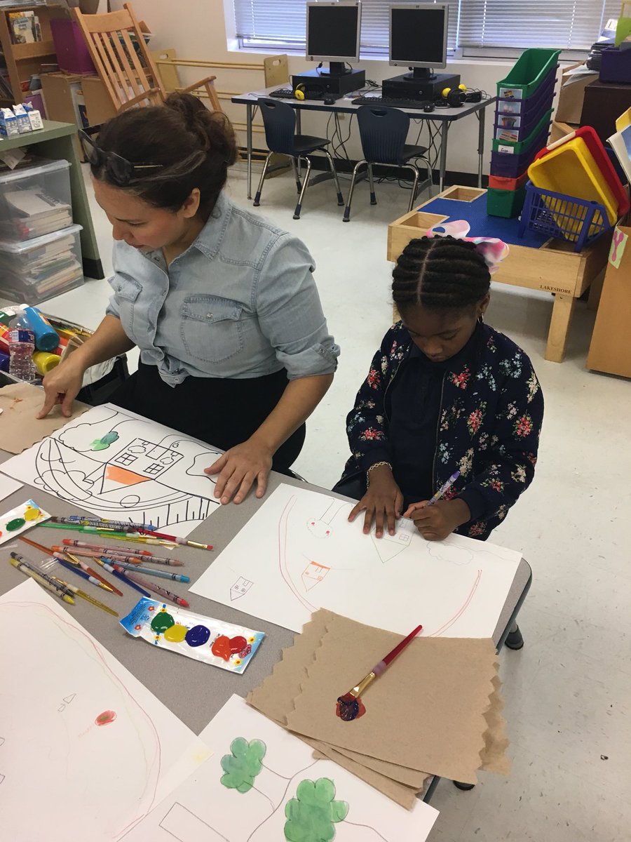 KeishaLee24's tweet photo. @AlcottHISD Kinder Camp at Bastian Elementary. Ms. Garza our wonderful Art teacher teaching an art lesson. https://t.co/tqj9IiOEOO