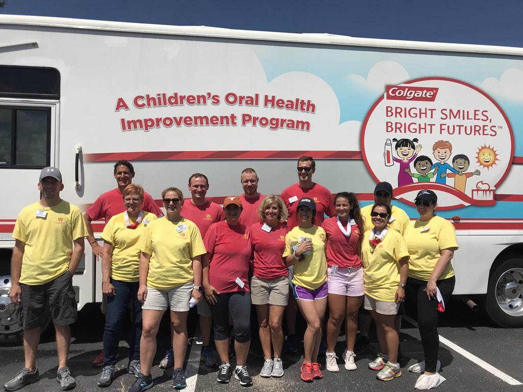 emmafa9902's tweet photo. @ColgateBSBF Giving free dental screenings for kids at #HEBTOC #COLGATESTRONG https://t.co/bIc2LNPQ1w