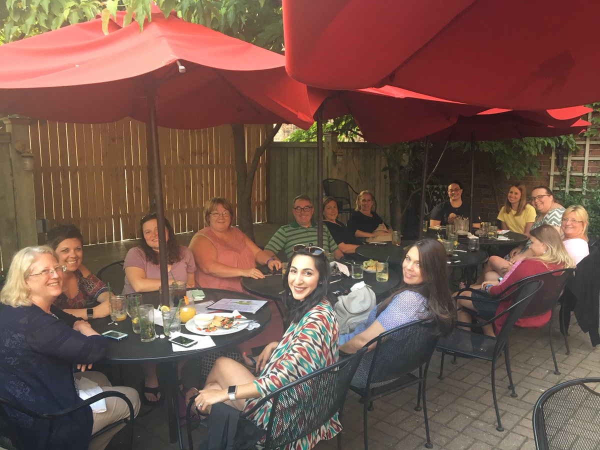 jenniferhornyak's tweet photo. What a great group of teachers! We enjoyed a delicious meal @LaterGatorWhg #edcampdwc #dinnerfun https://t.co/ju2u3HY0tr