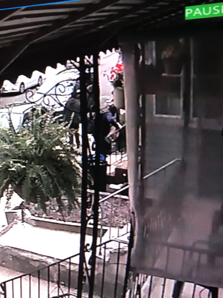 Ebart2016's tweet image. Package thieves! Lexington ave between westside and Mallory! Can’t see their faces but look out for those red shoes and backpack @JCPoliceDept @JC_Gov @StevenFulop