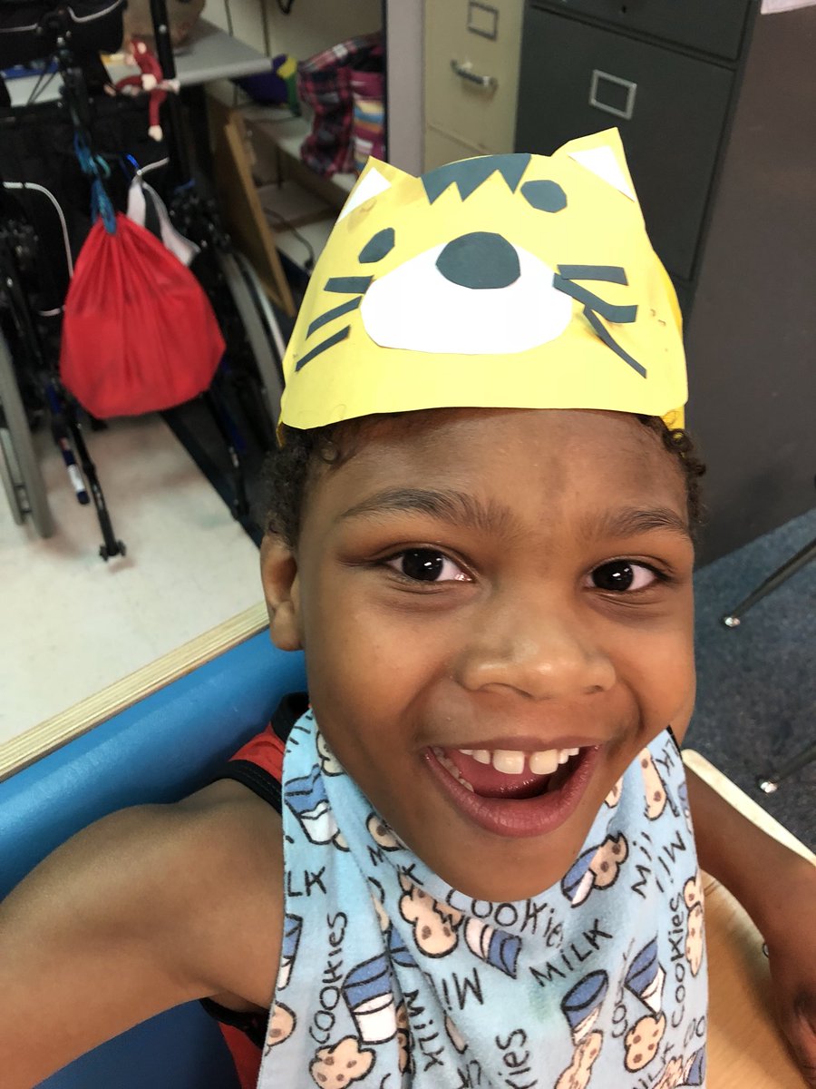 KillenCrystal's tweet photo. more #dynamicdolphins celebrating summer birthdays &amp; 5th grade graduation @SSE_Dolphins https://t.co/ZuBwfORhb1