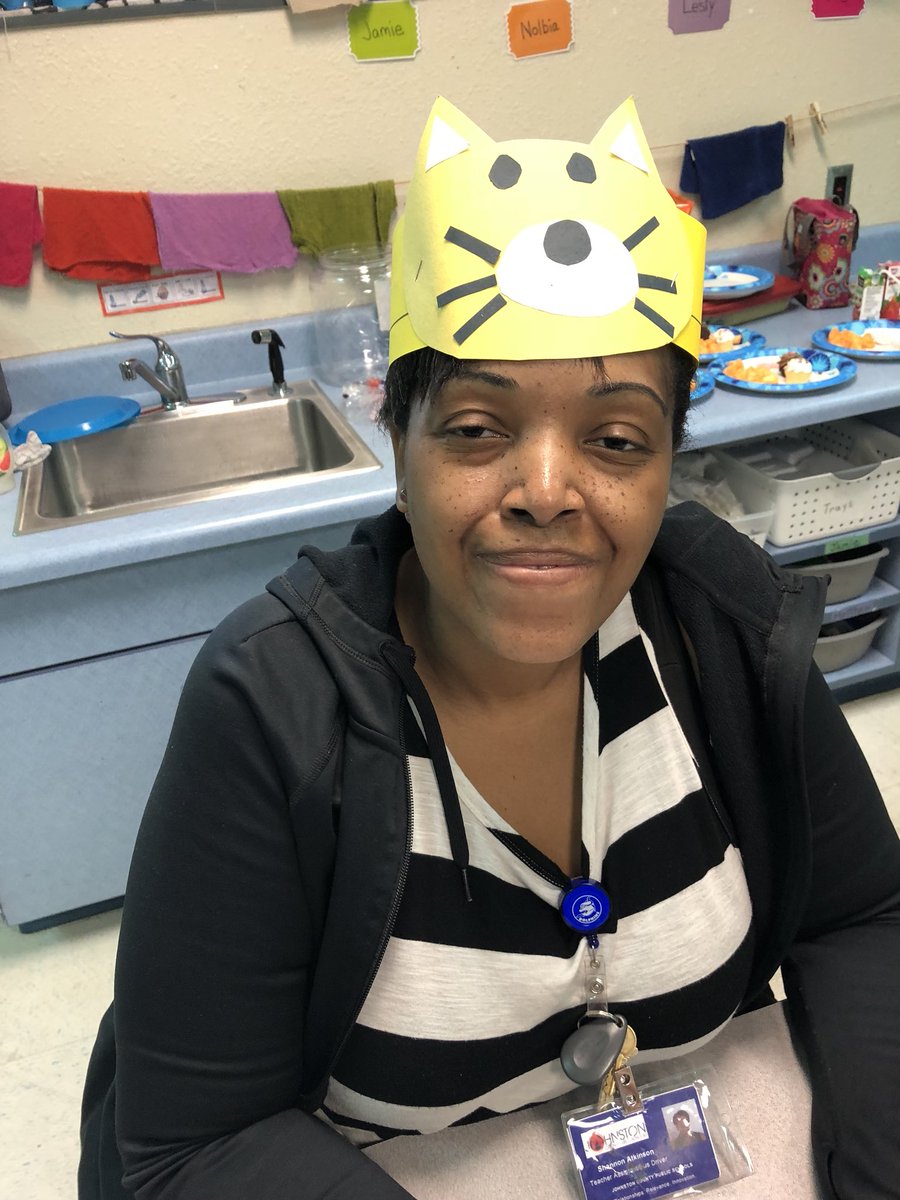KillenCrystal's tweet photo. more #dynamicdolphins celebrating summer birthdays &amp; 5th grade graduation @SSE_Dolphins https://t.co/ZuBwfORhb1
