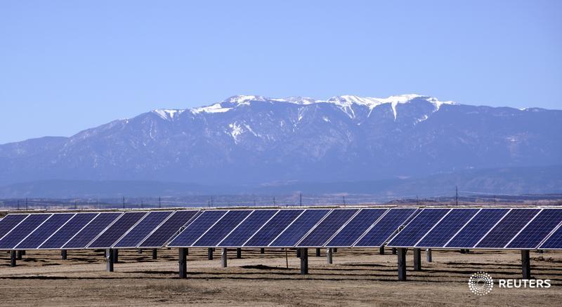 Reuters's tweet image. Thousands of jobs and more than $2.5 billion lost in U.S. solar projects after Trump’s panel tariff reut.rs/2sGg5ju More on the #TrumpEffect: reut.rs/2xRsczr via @nicholagroom