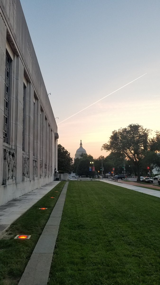 anancy77's tweet photo. @capitalweather Sunset over the Capitol during intermission. https://t.co/UR8p0tSVfz