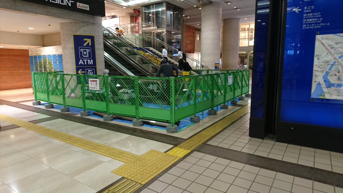 ふねひ 首都圏のサグラダ ファミリア横浜駅 ついに今まで動いていたエスカレーターですら故障し修理も5日目に突入 だんだん大所帯になってきている ふねひ 首都圏のサグラダ ファミリア横浜駅 ついに今まで動いていたエスカレーターですら故障し修理も5日目に突入 だんだん大所帯になってきている
