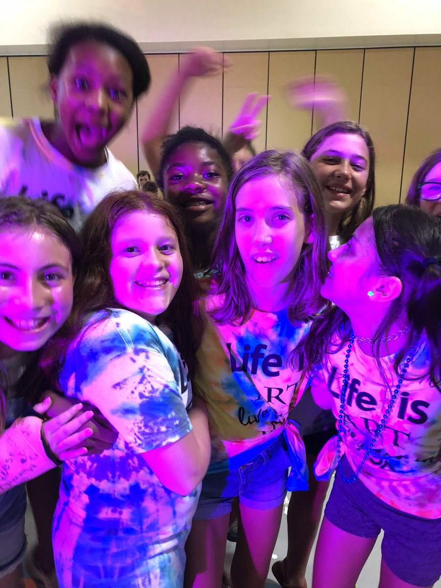 TCEeagles's tweet photo. Fifth grade dance! 💃🏼🕺🏻 #onemoredaytogether #friendships #WeAreTCE #PublicSchools @NLCCMS @CharMeckSchools @tce_pta https://t.co/2LJ7g4Pl05