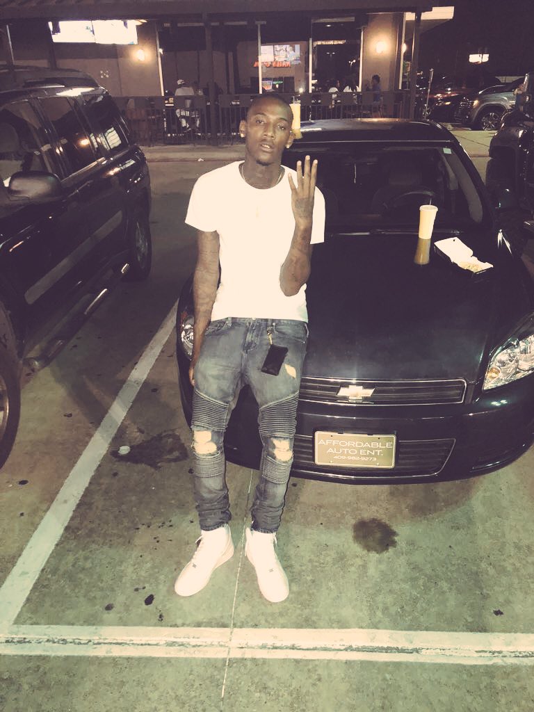 4BoyzShoota's tweet photo. Ima blow this bitch in PUBLIC, FUCK IT 💫 https://t.co/wtIUKwdgdJ